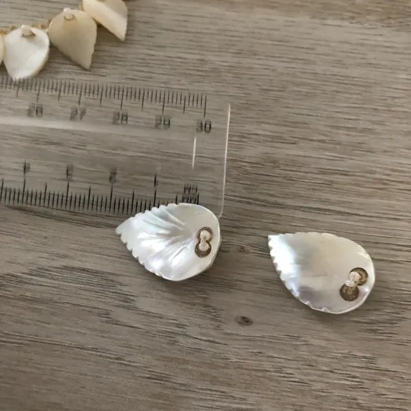 Vintage Shell Necklace + Clip On Earrings Set - Image 2