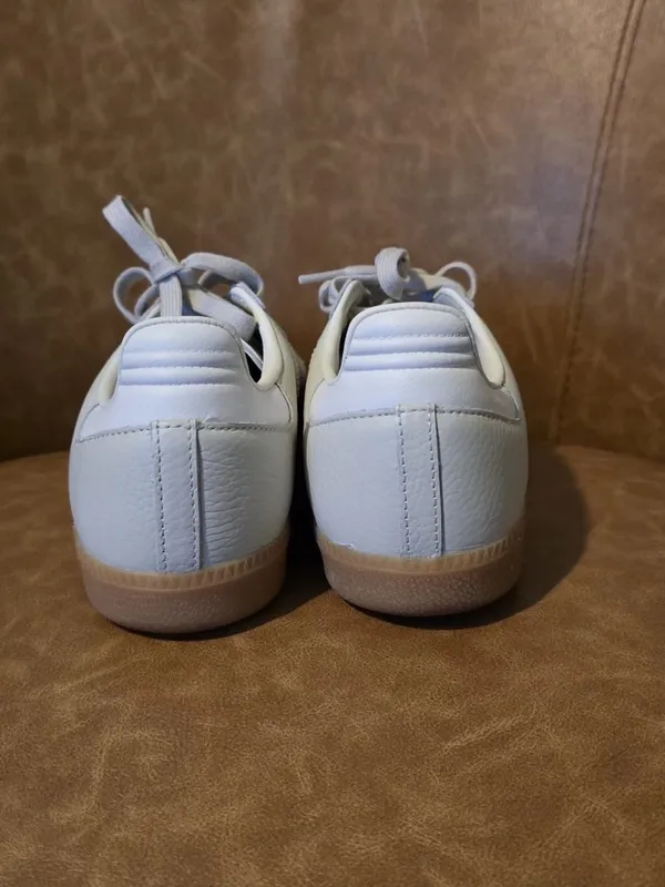 adidas women Light Gray Sneakers with Gum Sole - Image 2