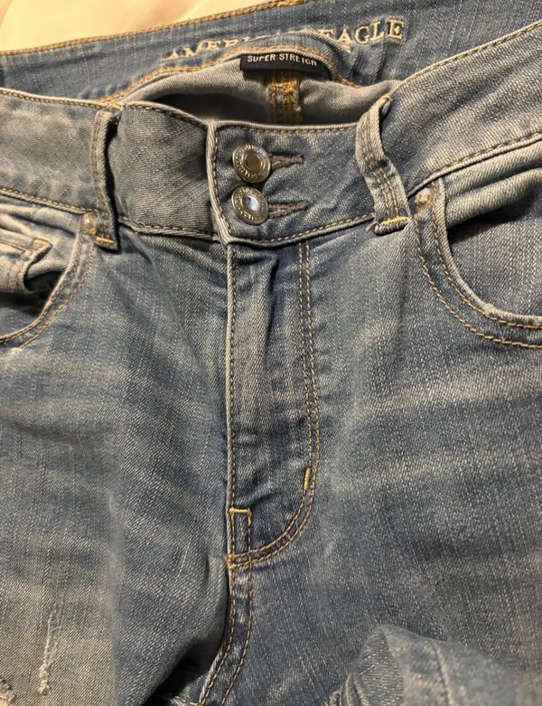 American Eagle Cropped Jeans - Image 4