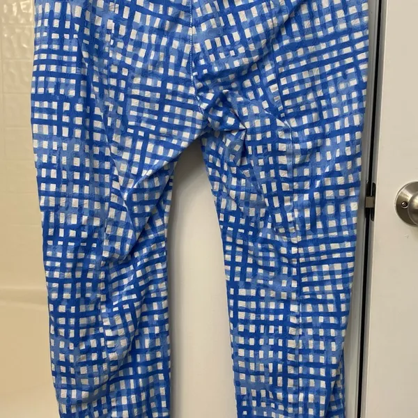 Lilly Pulitzer pants. Super cute print! Smoke free- pet free home. Women’s - Image 2