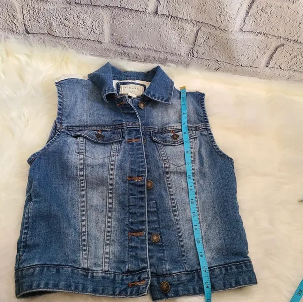 Forever 21 denim vest with lace detail - Image 3