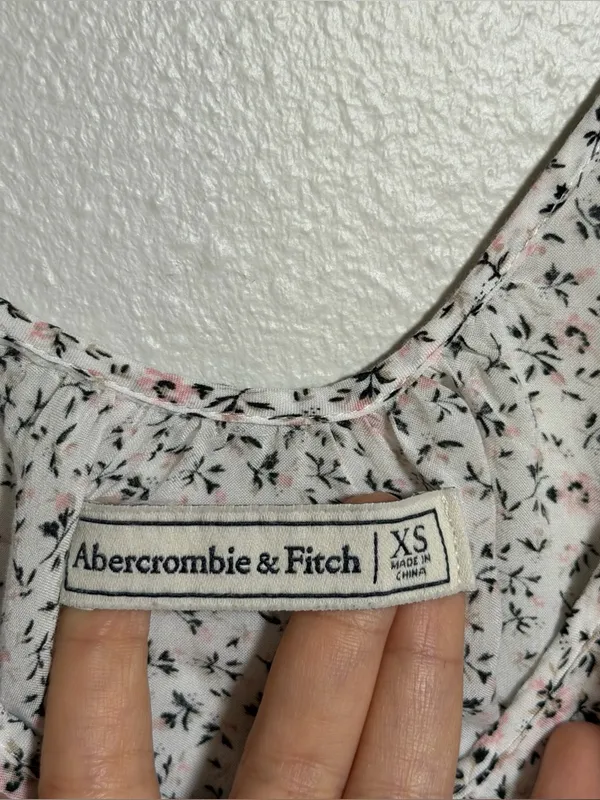 Abercrombie & Fitch Women Preppy Floral Ruffle Spaghetti Strap Top White size XS - Image 4
