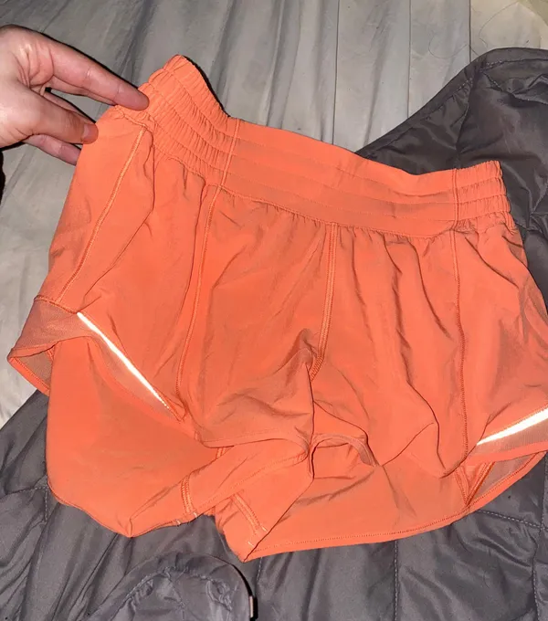 Lululemon Hotty Hot Short High-Rise 2.5” - Image 3
