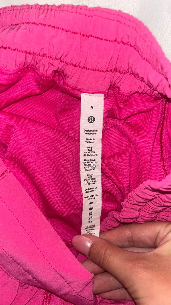Lululemon Shorts Hotty Hot 2.5" Sonic Pink - Image 3