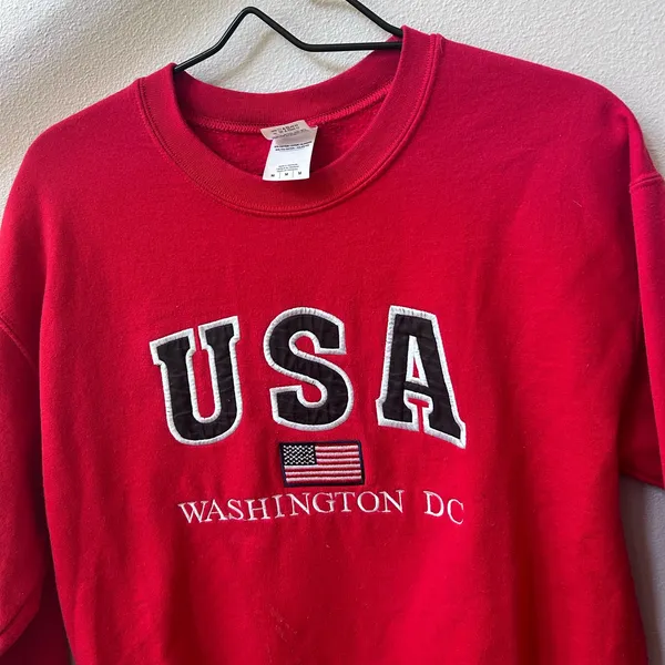 Vintage red USA crewneck Size M - Image 2