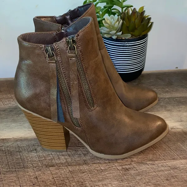 Journee Collection Heeled Ankle Booties with Dual Zippers Size 6.5 - Image 4