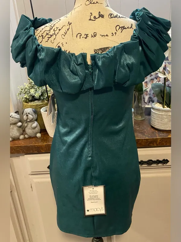 NWT City Studios Junior’s Off-Shoulder Ruffle Bodycon Dress in Deep Green - Image 5