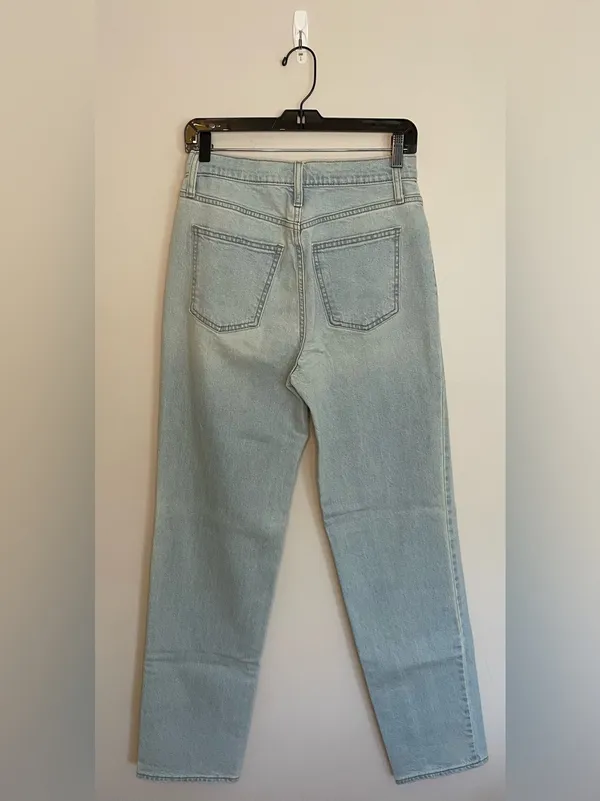 Target - Universal Thread 90s High Rise Straight Jeans, Light Wash, Size 2, NWOT - Image 5
