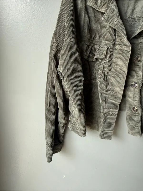 American Eagle Olive Corduroy Cropped Shacket Jacket Raw Hem Women’s Small - Image 4