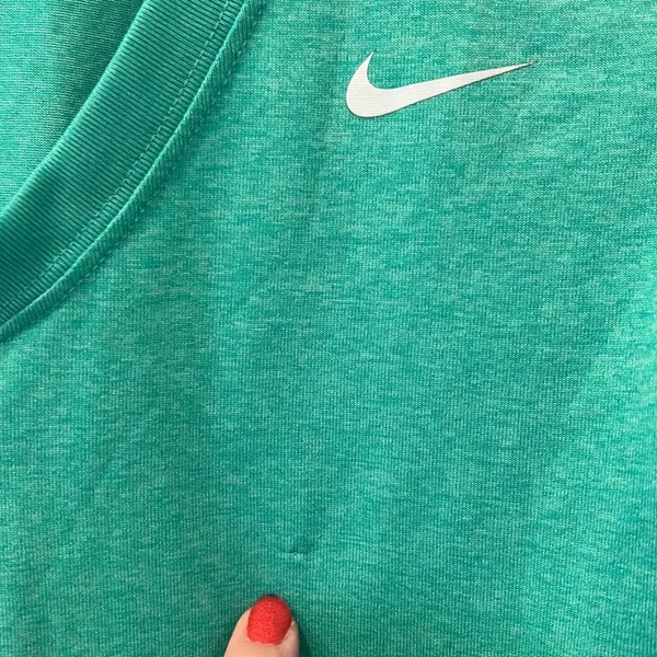 Nike Drifit V-neck tee | Women’s Extra Small - Image 4