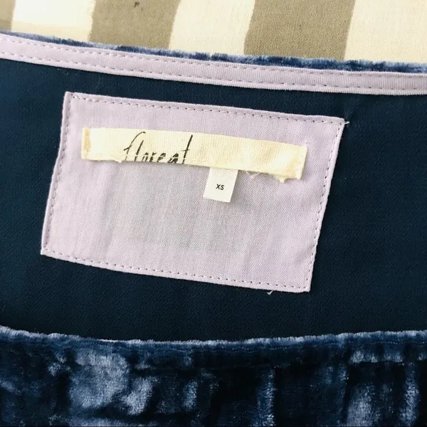 Floreat short sleeve blue crinkle velvet shift drs - Image 7