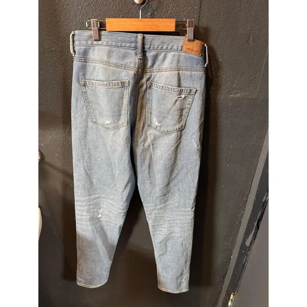 Women's American Eagle Light Wash Distressed Mom Jeans Size 4 - Image 5