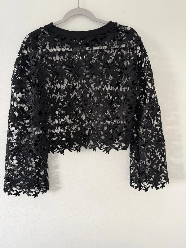 NWT- HYFVE Ramona Black Indiepop Quiet Luxury Crochet Floral Top size medium - Image 4
