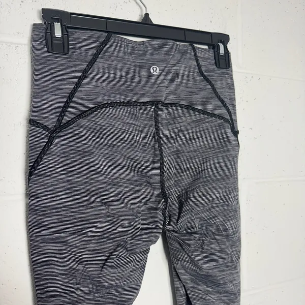 Lululemon Space Dye Mesh Panel High Rise Leggings Black White Striped Sz 6 - Image 2