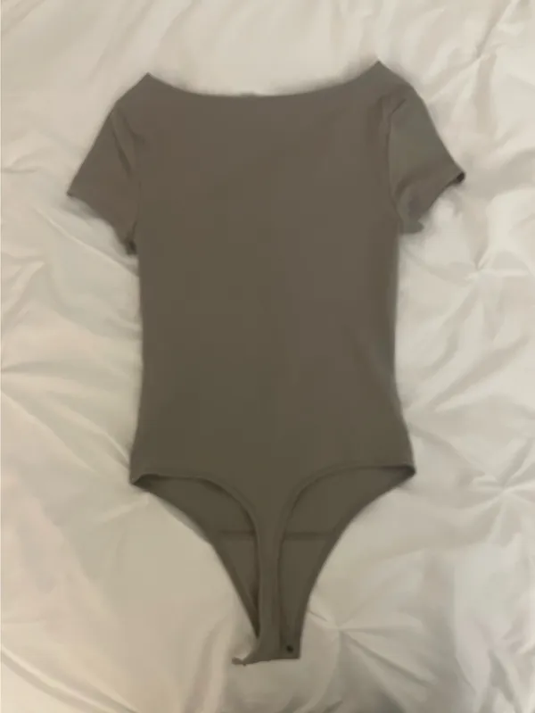 Abercrombie & Fitch Gray Taupe Short Sleeve Boatneck Bodysuit - Image 4