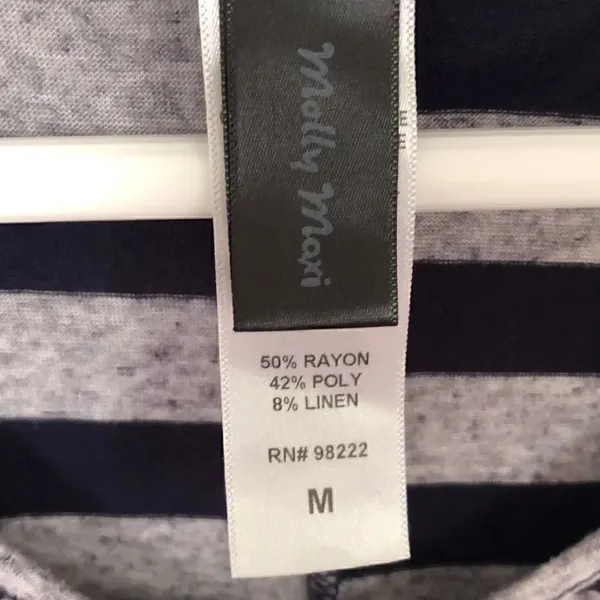 Molly Maxi Vneck striped short sleeve shirt. Size Medium. - Image 3