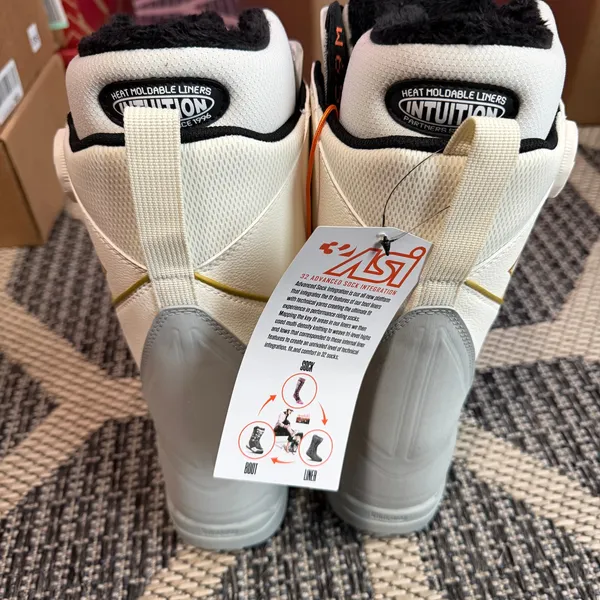 ThirtyTwo Womens Lashed Double BOA Snowboard Boots- White/Grey Size 6.5R - Image 11