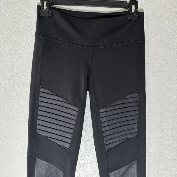 Alo Mid Waisted Moto Leggings Black Size XS. Heavy wear condition - Image 5