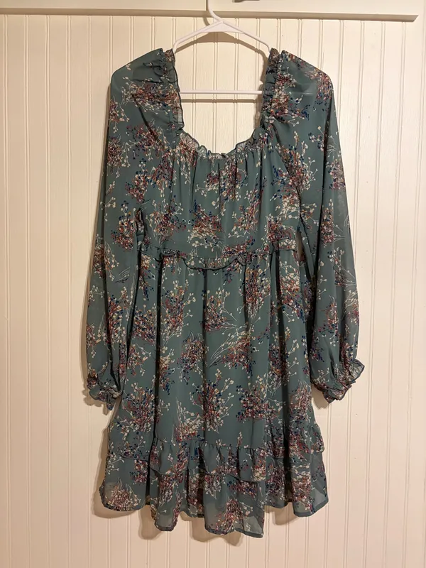 Boutique Long sleeve floral dress - Image 2