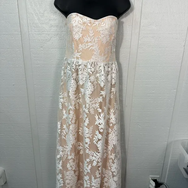 Lulus Beige with White Lace Overlay Strapless Dress Size Medium NWT - Image 4