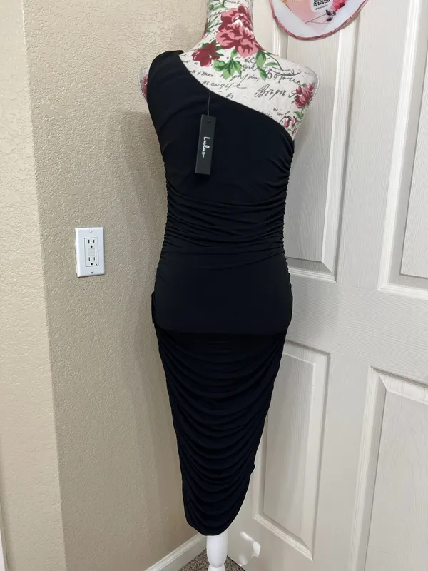 Lulus Total Appeal Black Ruched One-Shoulder Bodycon Midi Dress - Image 4