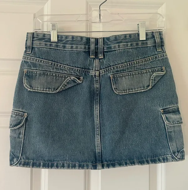 Zara mid rise denim cargo skirt - Image 3