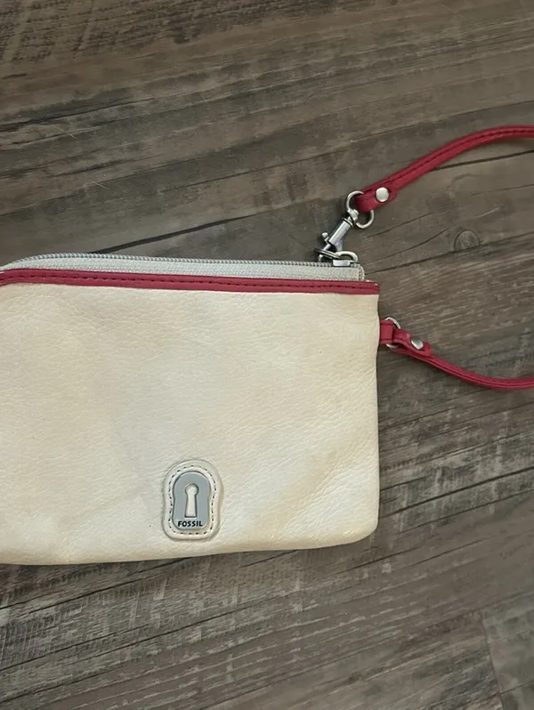 Fossil Leather Wristlet Wallet w/Red & Green Hearts - Image 3