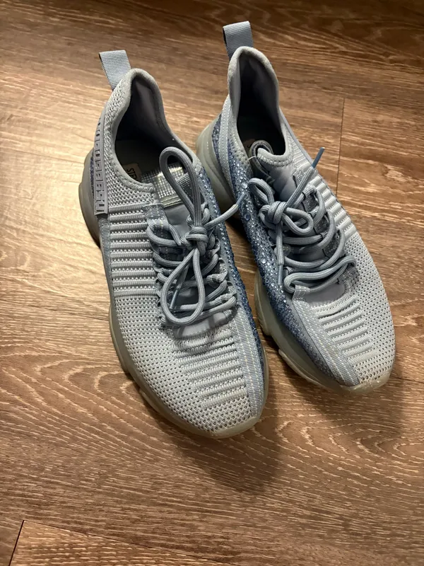 NWOT Steve Madden Maxima Rhinestone Knit Sneakers in a light blue. Size 9 - Image 4