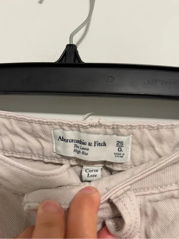 Abercrombie & Fitch Light Beige Wide Leg Cargo Jeans - Image 4