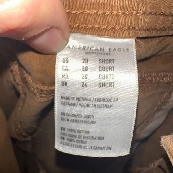 American Eagle brown lightweight normcore size 20 short pants - Image 2
