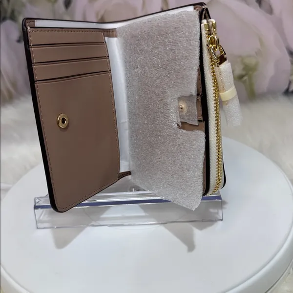 Kate Spade Ivory Wallet - Image 5