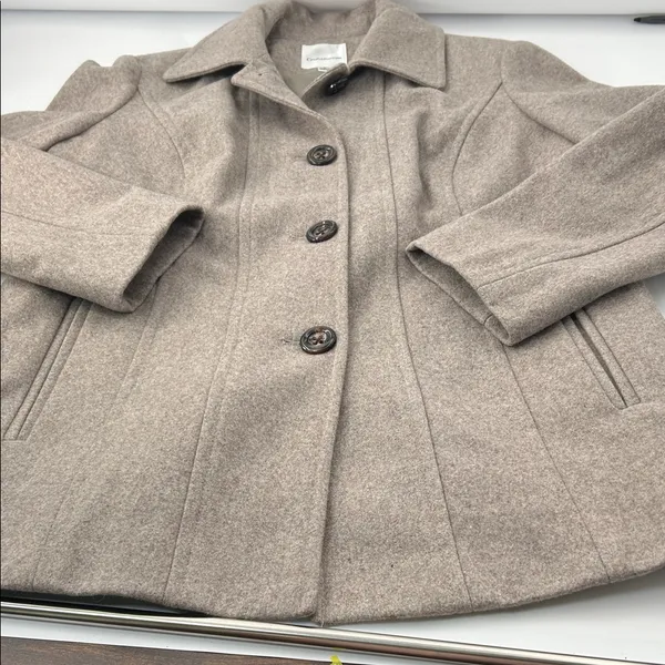 Croft & Barrow Women's Beige Trench Coat - Image 9