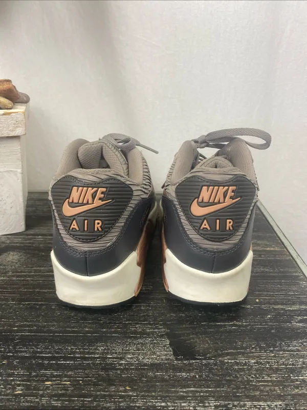 Nike Gray & Rose Pink Air Max 90 Athletic Shoes 768887-201 Size 9.5 - Image 3