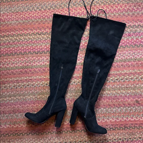 A New Day BLACK SUEDE KNEE HIGH HEELED BOOTS - Image 2