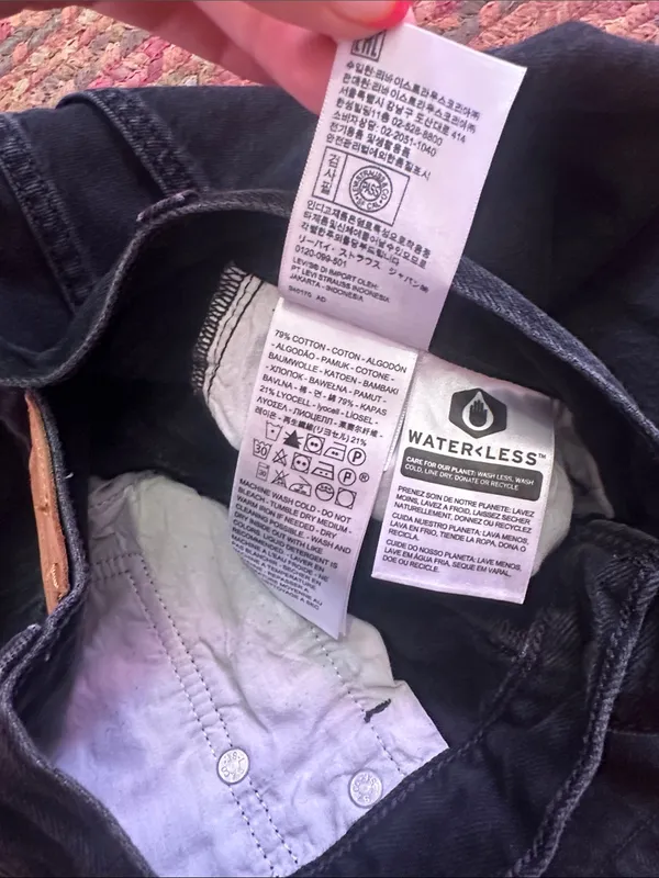 LEVIS Black High LOOSE Denim BERMUDA Shorts - Image 3