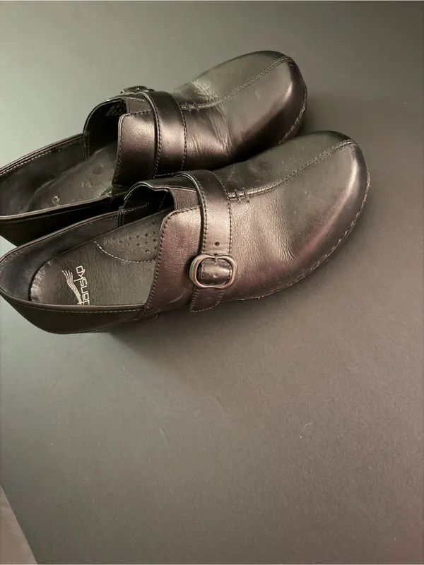 Dansko Black Leather Womens Slip-On Loafers with Buckle Size 39 8.5–9 - Image 3