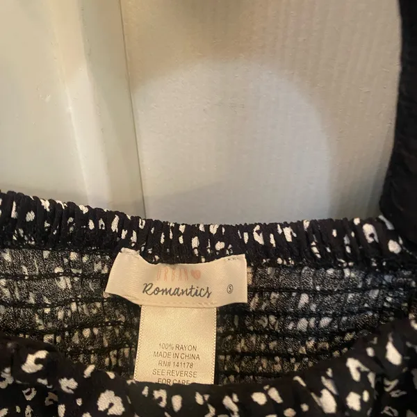 Urban Romantics Short‎ Sleeve Top NWOT - Image 2