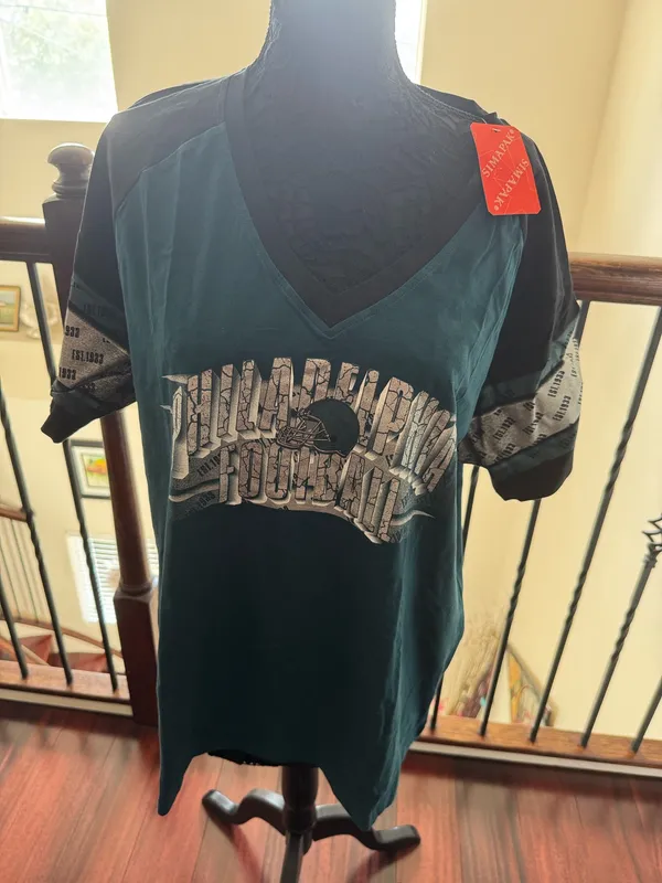 NWT Philadelphia Eagles T-shirt, size 2 XL - Image 4