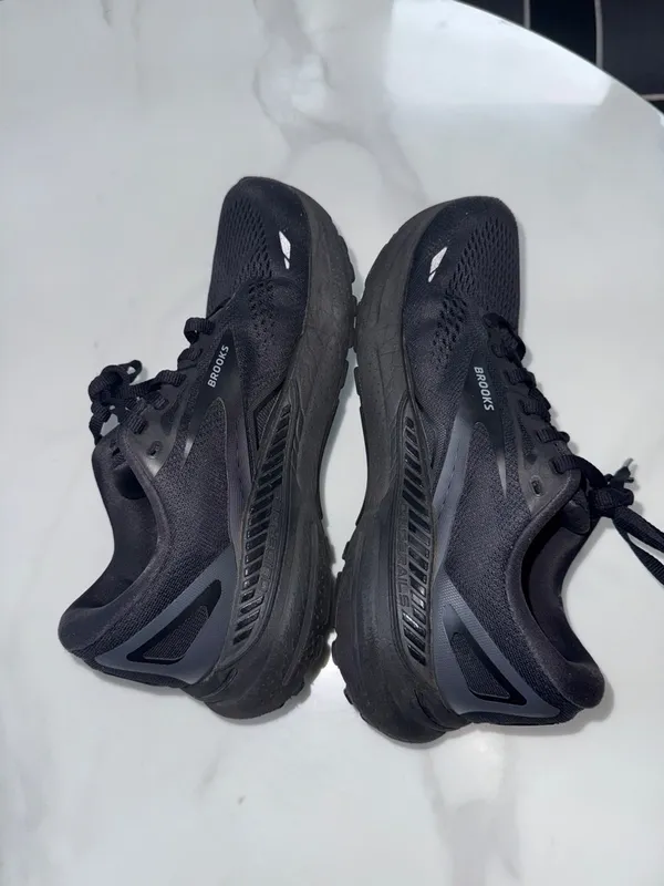 Brooks women’s Black Athletic Running Shoes extra. Wide(2E) - Image 6