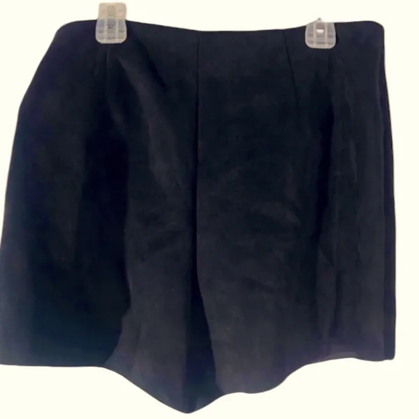 Zara Black Faux Suede Shorts Skort Tortoiseshell Buckle Side Zip Womens Medium - Image 9