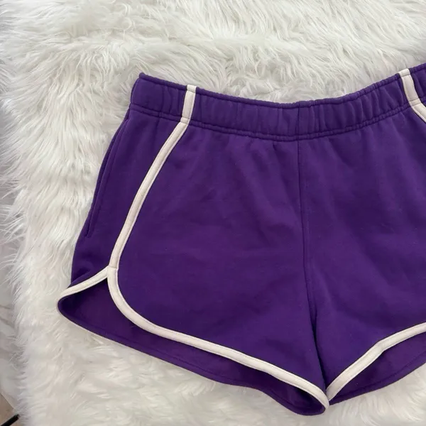 Lululemon Scuba Mid-Rise Oversized Shorts 3" College Purple Light Ivory Large - Image 2