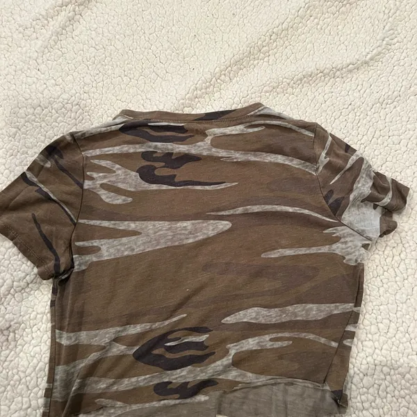Zoe & Liv Camo T-Shirt - Image 2