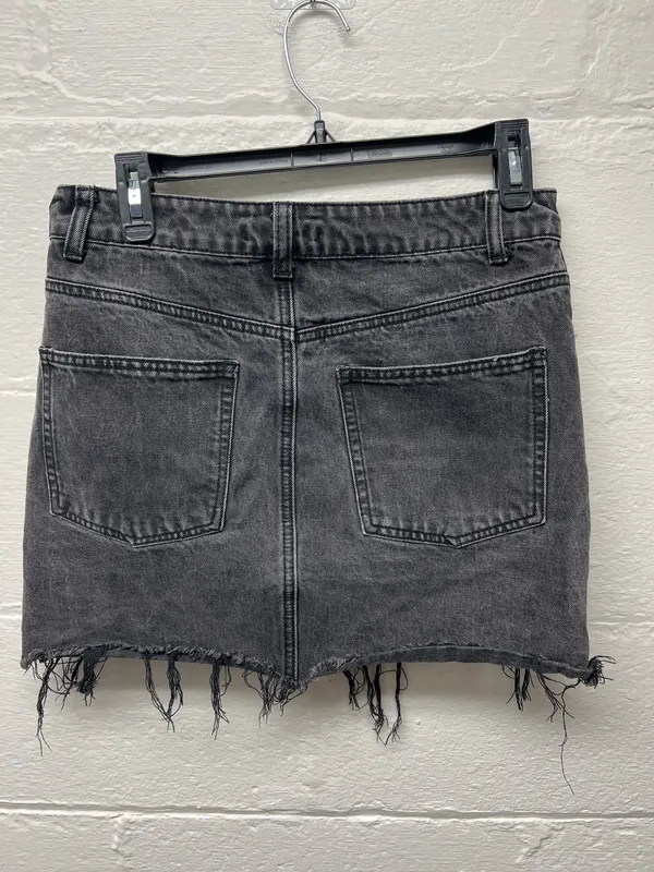 Forever 21 Black Denim Mini Skirt with Raw Hem - Image 4