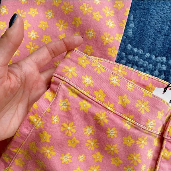 NWT- Floral print cropped open hem jeans - Image 8