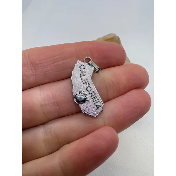 Vintage Monet California State Charm Silver Tone Souvenir Pendant 3.81g - Image 2