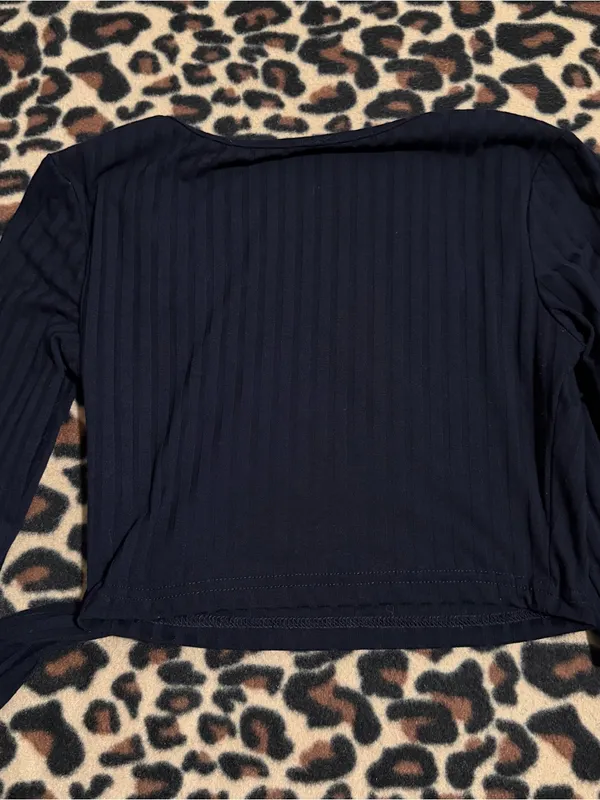 2000s style square neck dark navy blue ribbed very cropped long sleeve crop top - Image 3
