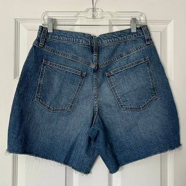 Universal Threads Vintage Bermuda Shorts - Size 8/29R - Image 3