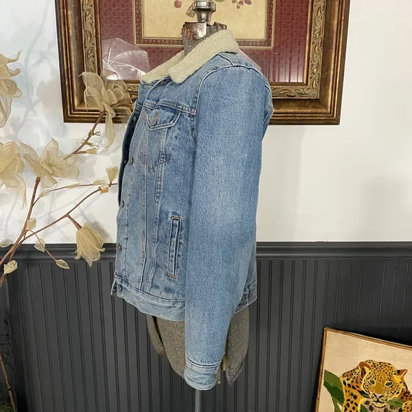 Levi's Premium Ex-Boyfriend Sherpa Lined Trucker Denim Jacket - Sz Med 🧡🎀 - Image 8