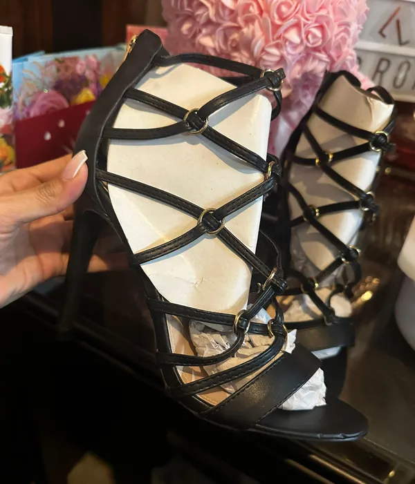Black With Gold Heels Size 7.5 - Image 3