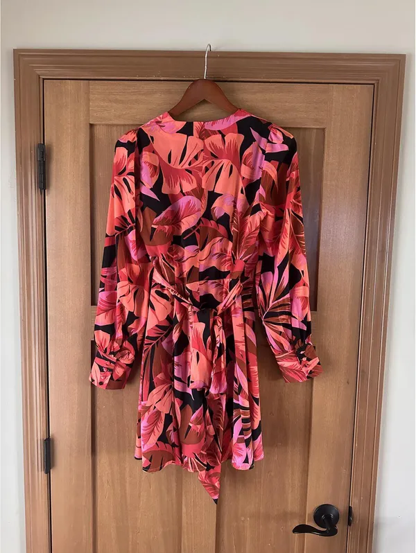 NWT Dress Forum Floral Wrap Mini Dress Pink Long Sleeve Women’s Medium - Image 6